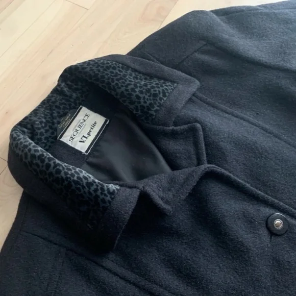 VINTAGE - Black Wool Coat with Shearling Collar | Minimalist Oversized Jacket - Picture 4 of 13